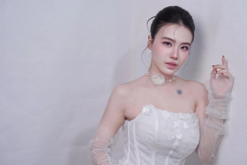 Hình Linh Miu gợi cảm vòng một to tròn