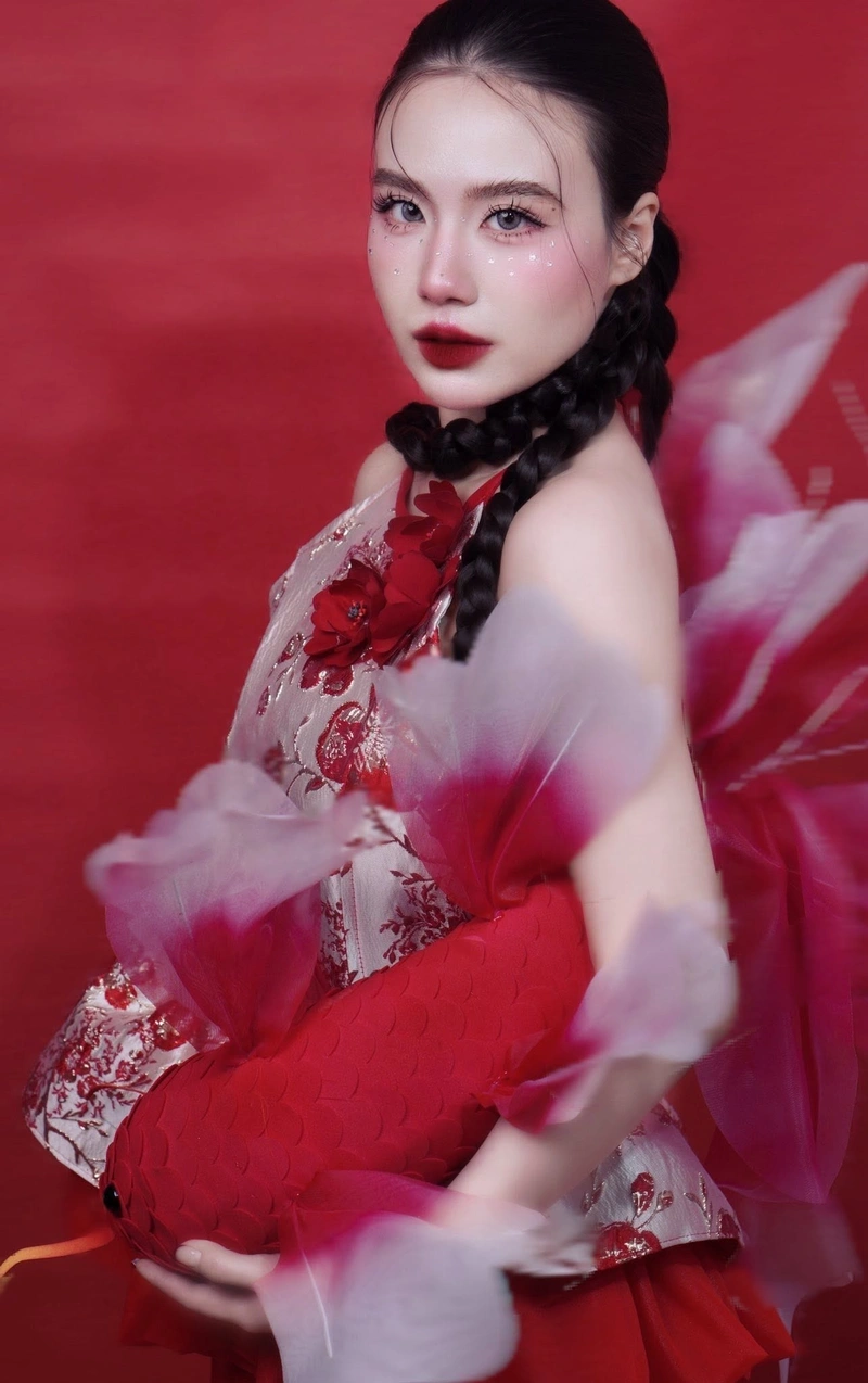 Hình Linh Miu nóng bỏng show vòng ba