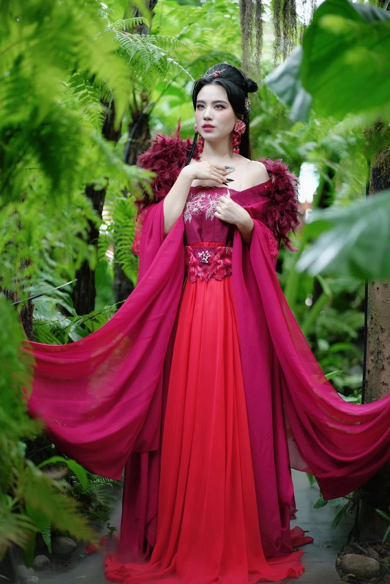 Hình Linh Miu sexy lộ hàng không che