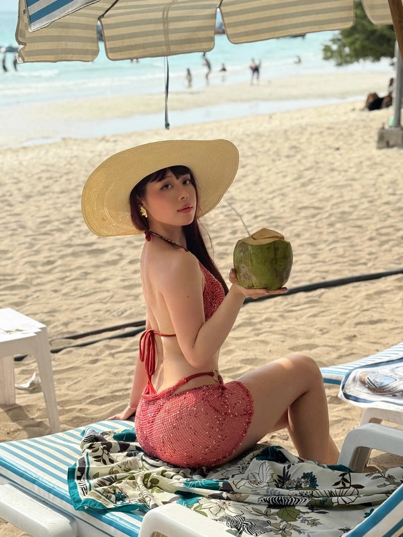 Hình Quỳnh Mai cởi hết đồ gợi cảm