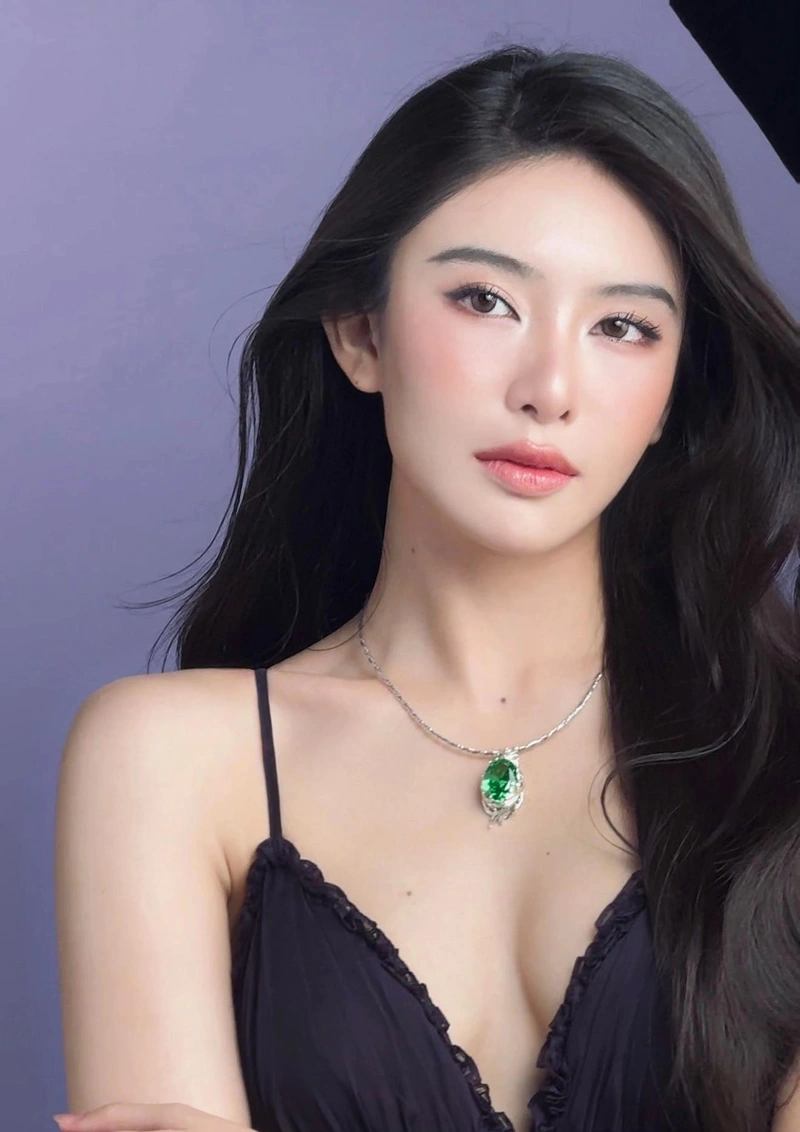 Hình TikToker Linh Trương cởi đồ lộ hàng cực phẩm