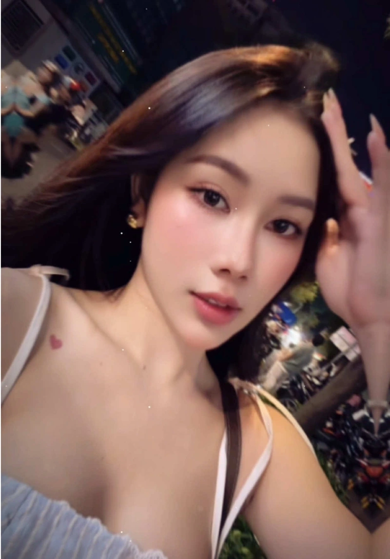 Hình TikToker Tuệ Vy sexy mông to tròn cuốn hút