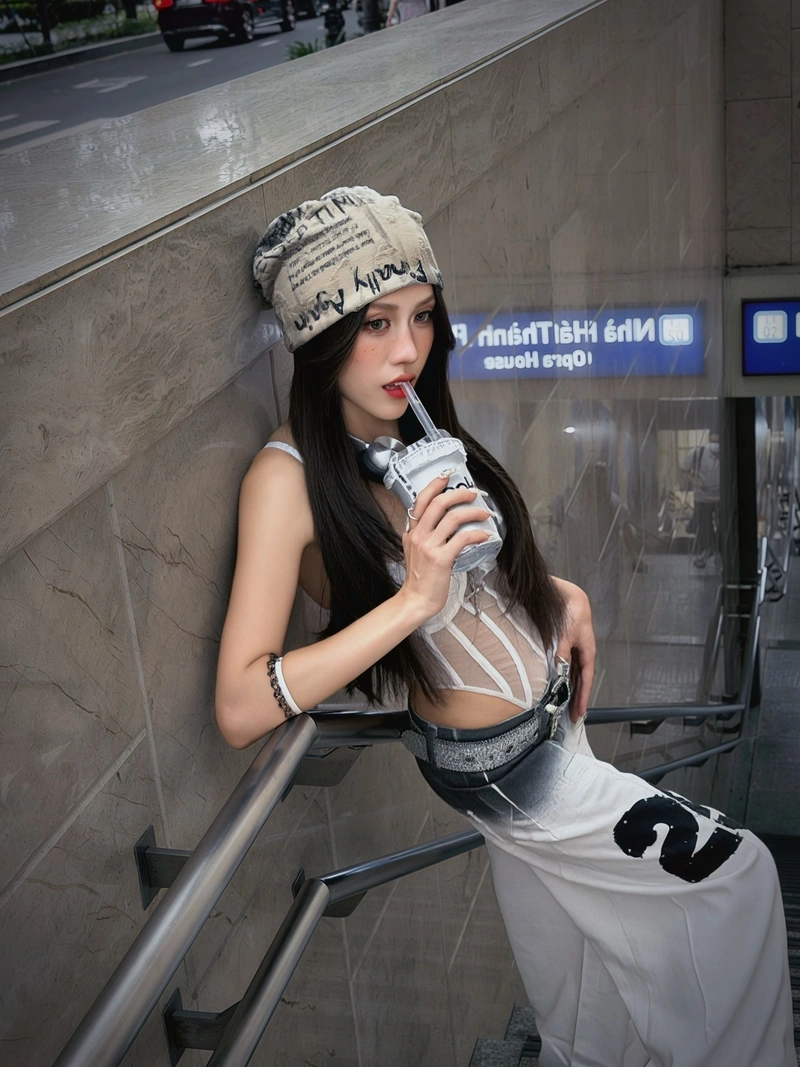 Hình Trà Đặng sexy cởi đồ lộ vòng 1 tròn đầy
