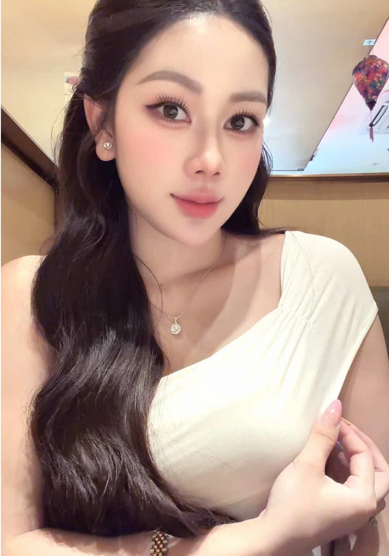 Hình Tuệ Vy TikToker không che body nóng bỏng