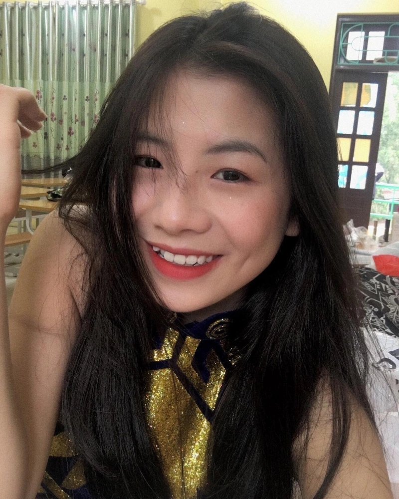 Hình ảnh Nguyễn Ngọc Quỳnh lộ hàng sexy 2K cuốn hút