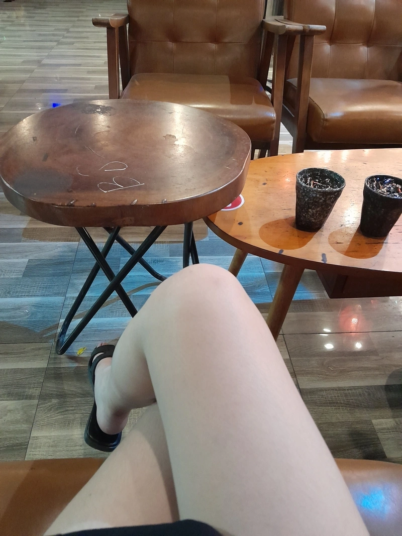 Hình ảnh chân gái thon thả duyên dáng