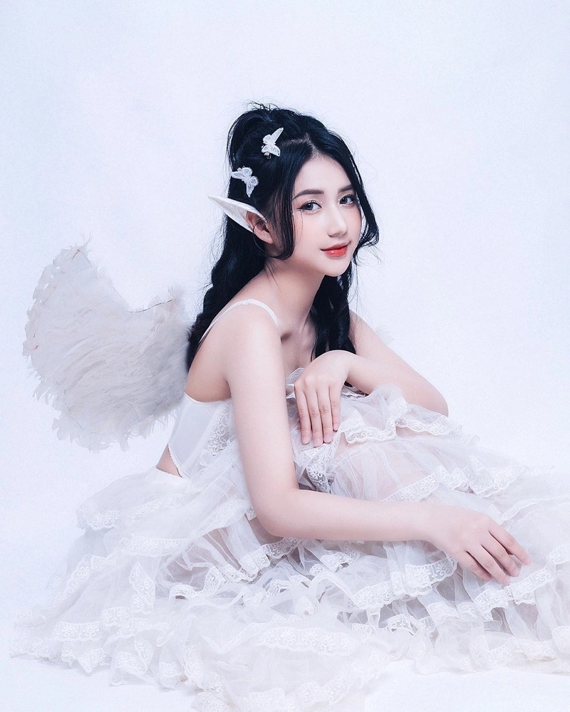 Hình avatar Như Lê TikToker sexy ngực to tròn