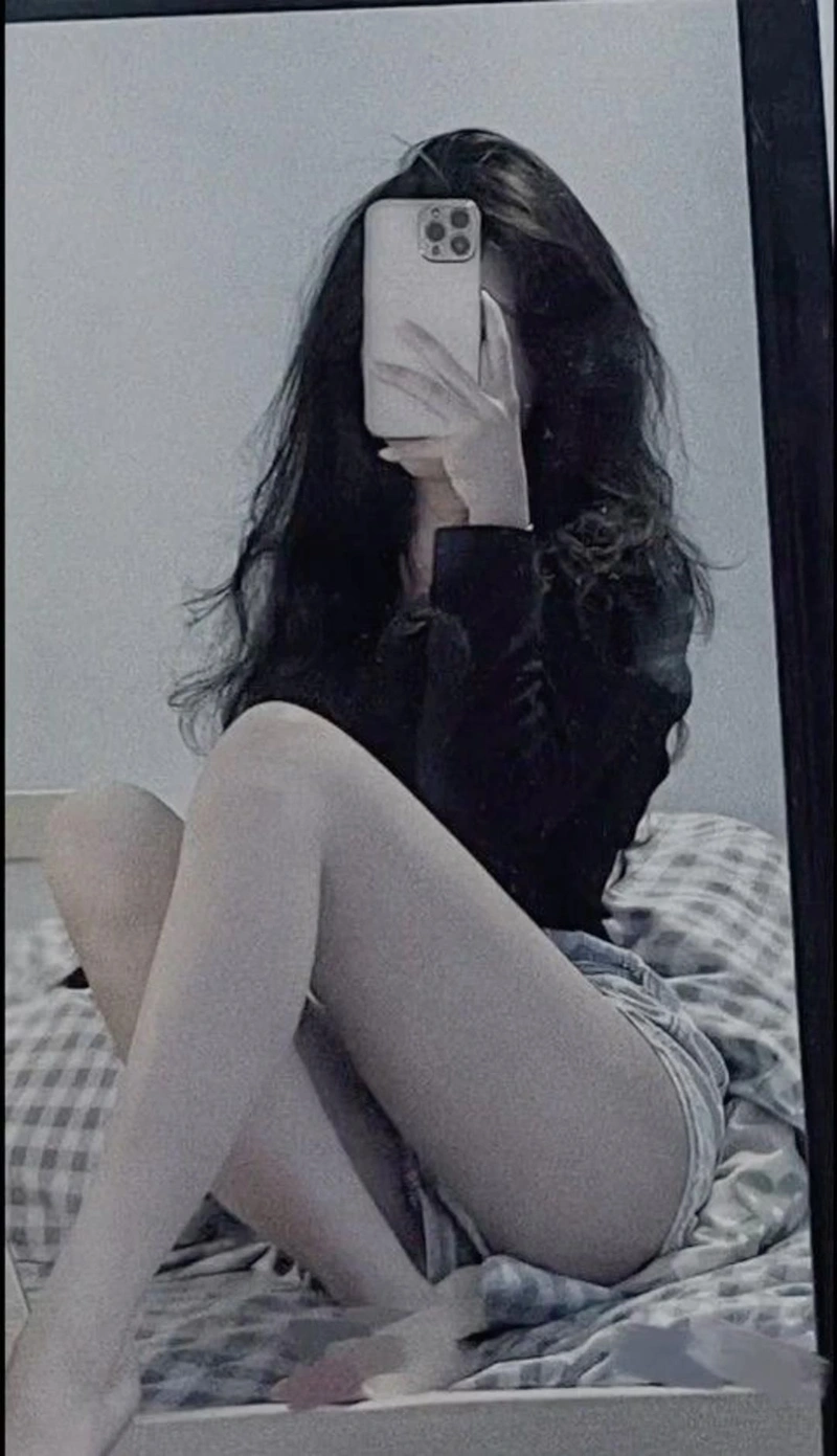Hình đùi gái xinh góc nghiêng sexy