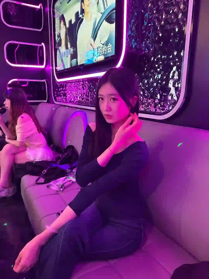 Hình gái karaoke vòng 3 căng tròn gợi cảm full HD