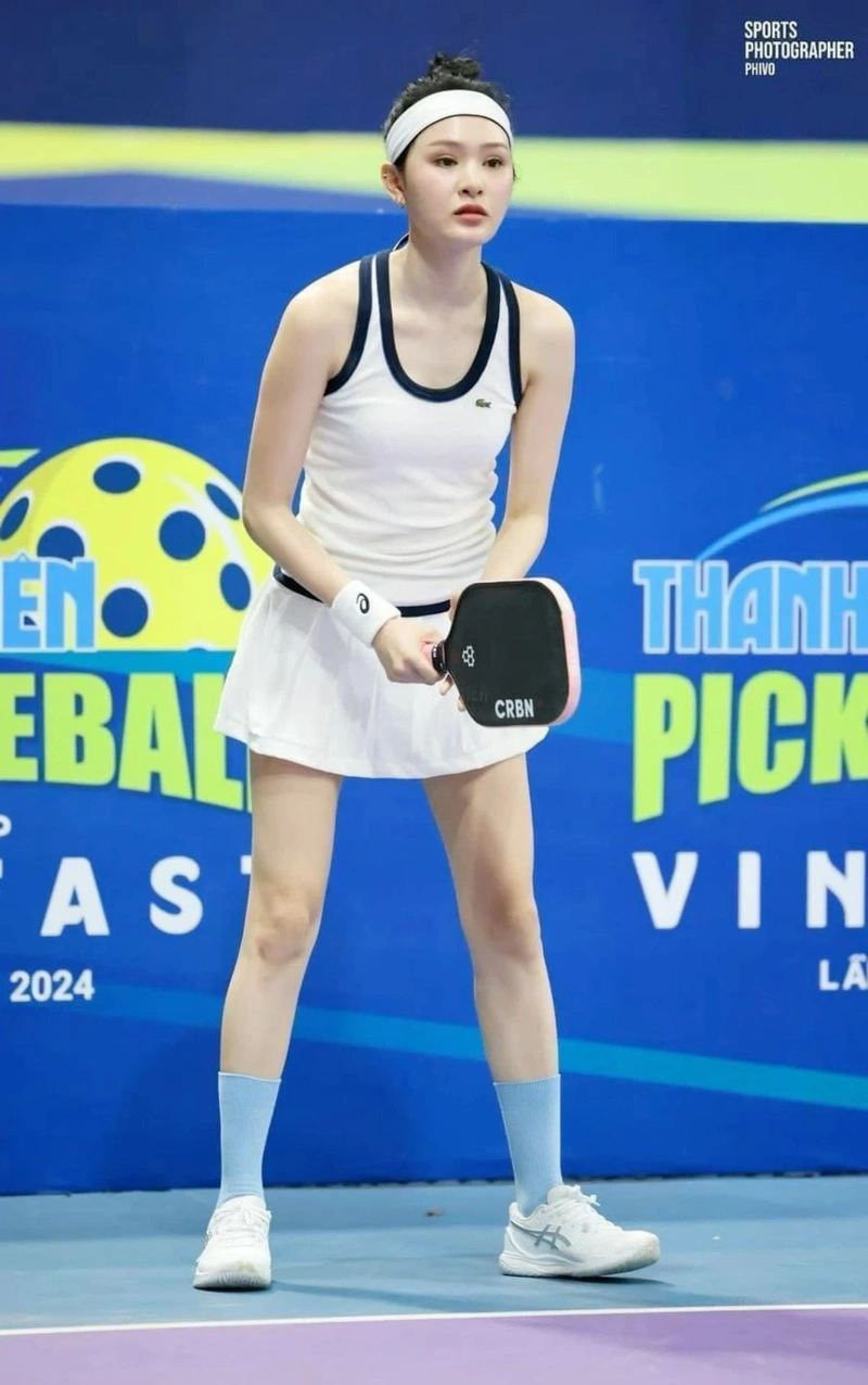 Hình gái xinh chơi pickleball nude khỏa thân gợi cảm