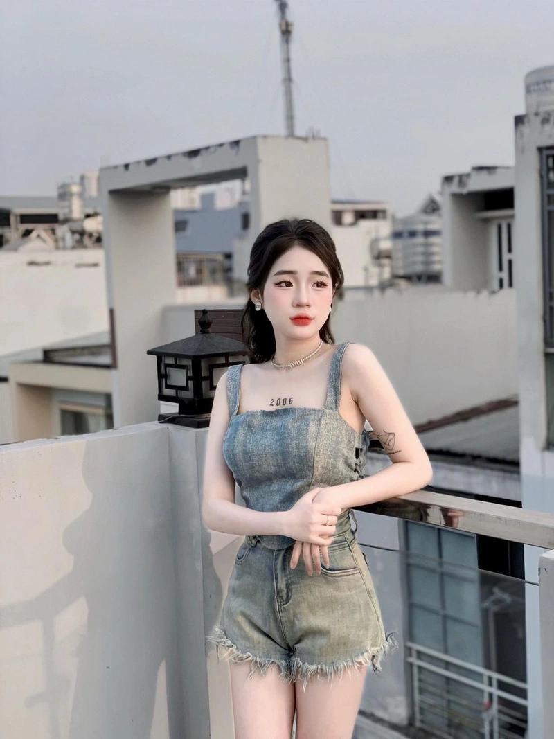 Hình gái xinh mặc quần ngắn nóng bỏng 4K