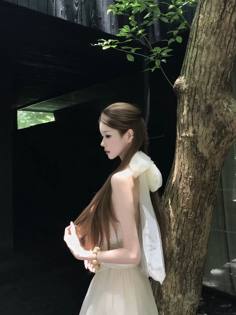Hình gái xinh mặc váy lưới nude không che rõ nét