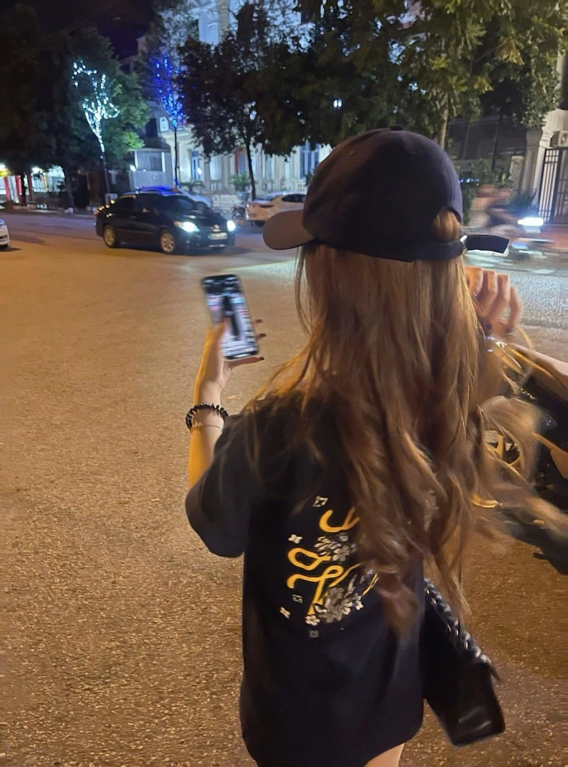 Hình girl phố phóng khoáng tự tin