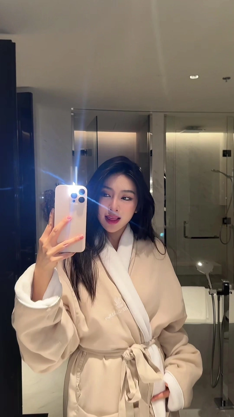 Hình nền Linh Trương TikToker show hàng quyến rũ