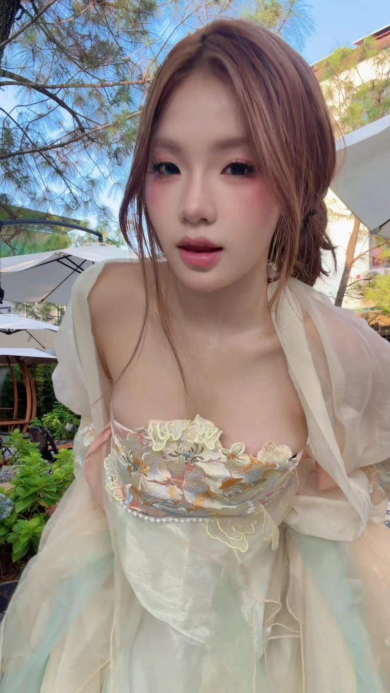 Hình tải Lanhxinhyeu06 sexy ngực to tròn dâm đãng