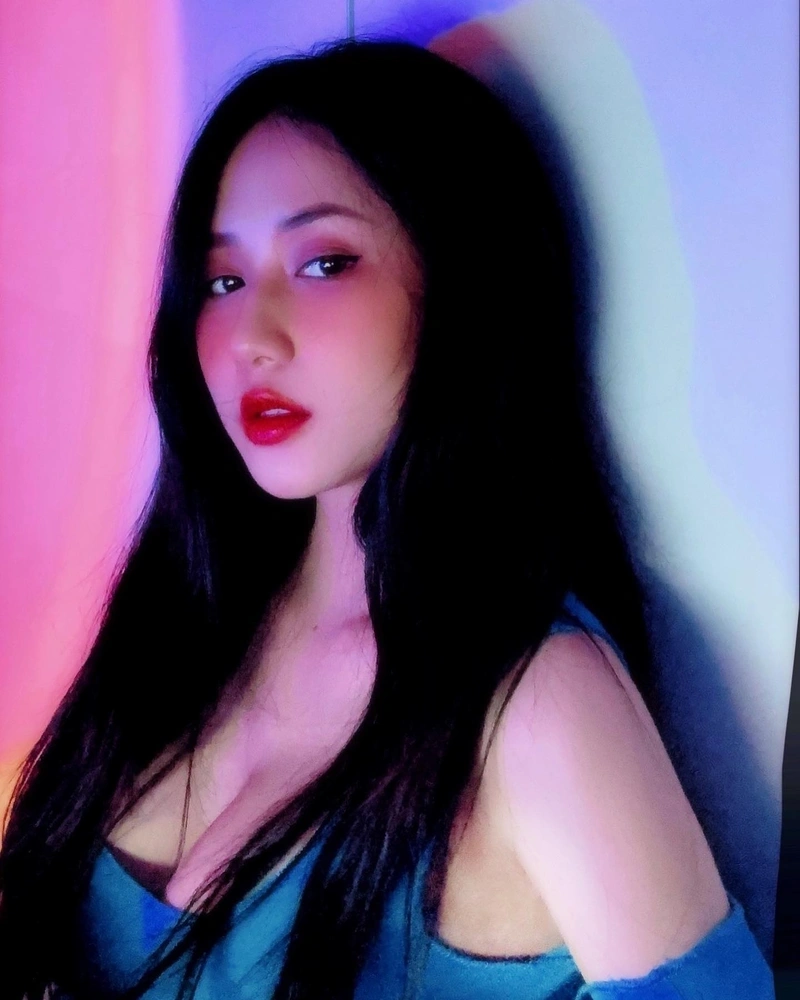 Hình xem ngắm Như Lê TikToker sexy vòng một đầy đặn