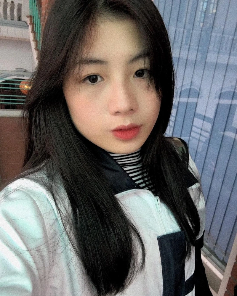 Hot girl Nguyễn Ngọc Quỳnh khỏa thân vòng ba căng mọng