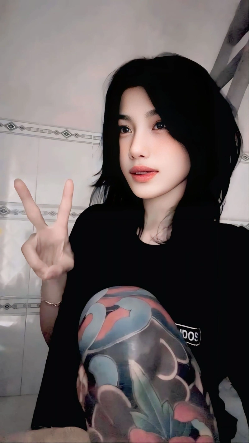 Idol Huỳnh Thị Bảo Trân lột đồ khoe vòng ba quyến rũ