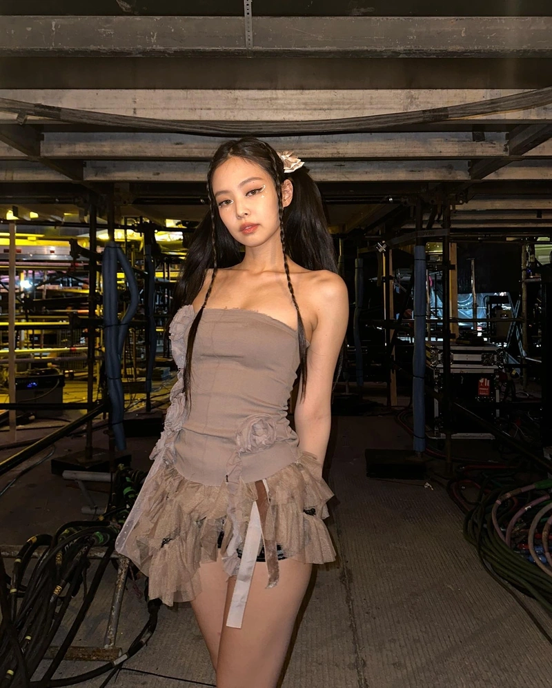 Jennie khoe ngực khủng trong bộ bikini sexy nóng bỏng