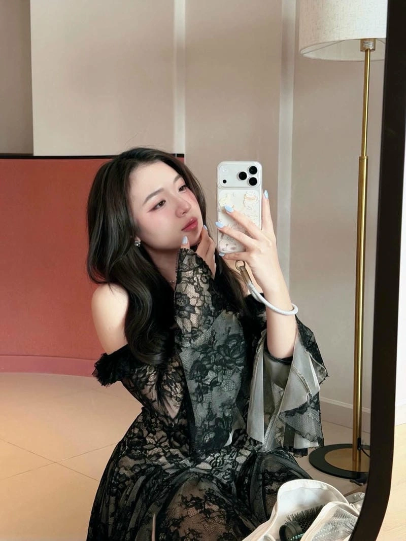 MC Phương Thảo mang nét đẹp hài hòa và thanh tú