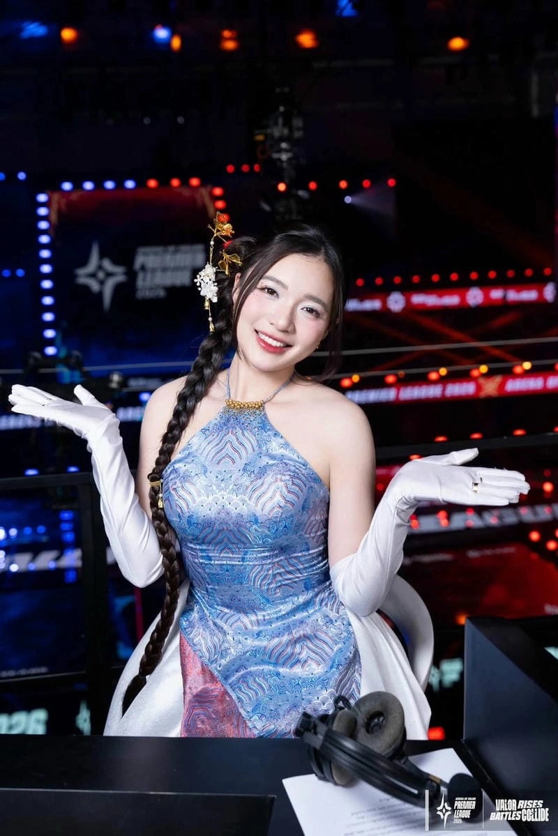Mc Phương Thảo bikini sexy nổi bật với diện mạo tươi sáng
