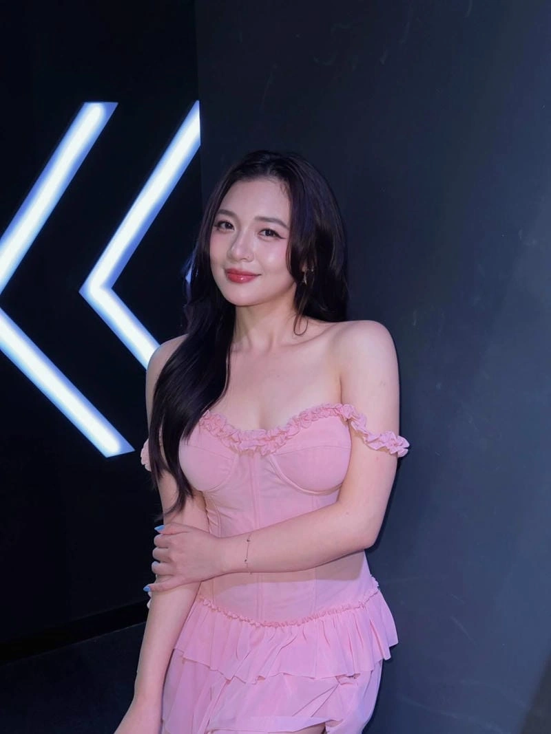 Mc Phương Thảo bikini sexy nổi bật với thần thái riêng