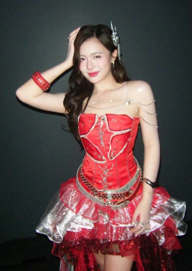 Mc Phương Thảo bikini sexy tạo thiện cảm bằng thần thái