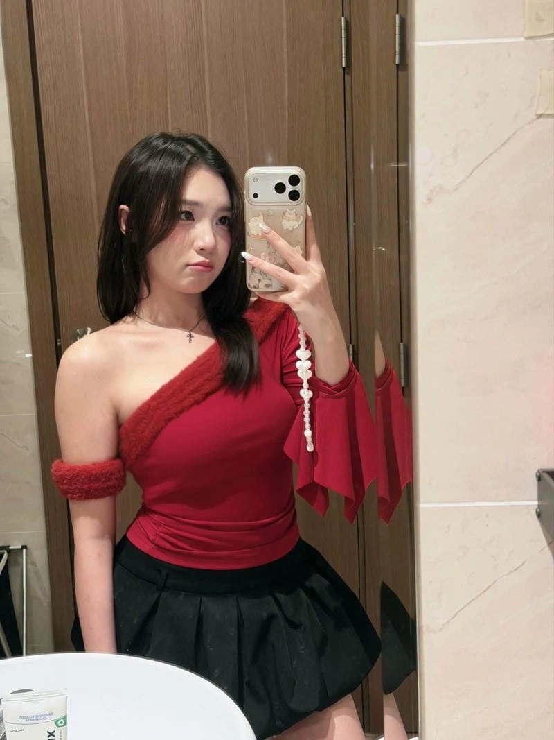 Mc Phương Thảo bikini sexy thể hiện phong thái duyên dáng