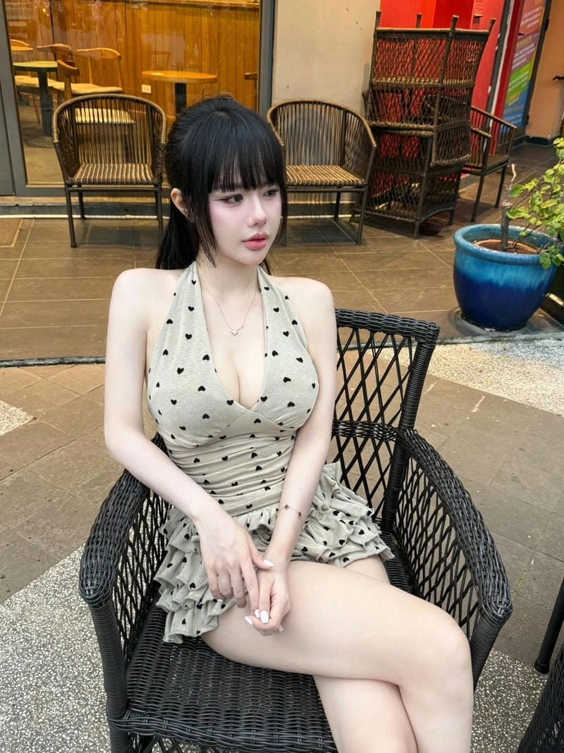 Nét đẹp cô giáo Hương mang thần thái riêng biệt