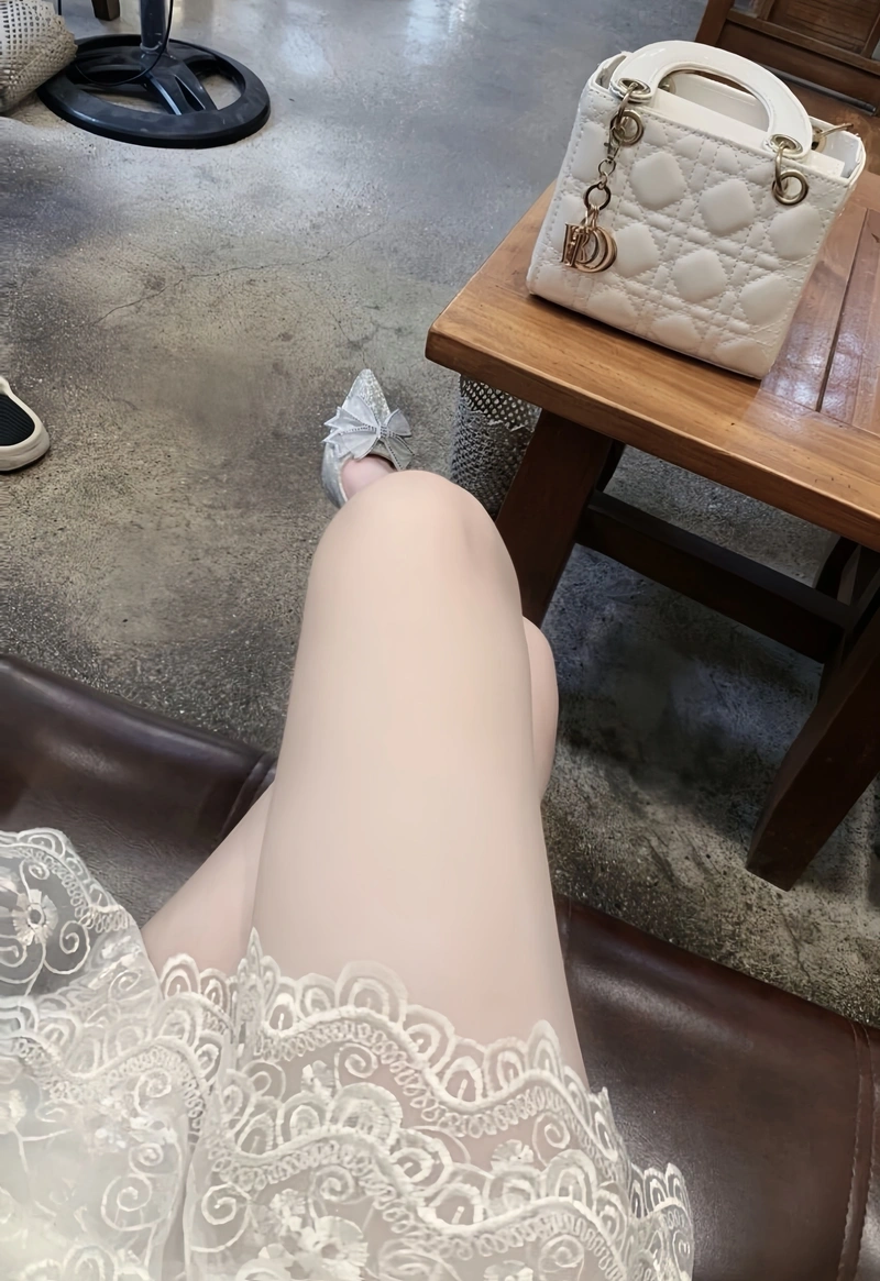 Ngực đầy đặn lộ hàng quyến rũ