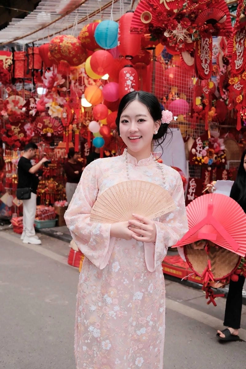 Người đẹp Thảo Lee mang thần thái riêng đầy cuốn hút