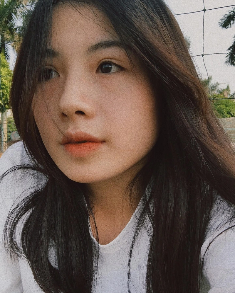 Nguyễn Ngọc Quỳnh gợi cảm với ngực đầy quyến rũ