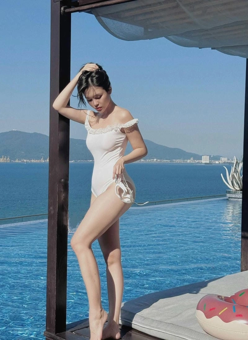 Nhật Hạ bikini sexy mang diện mạo trẻ trung nổi bật