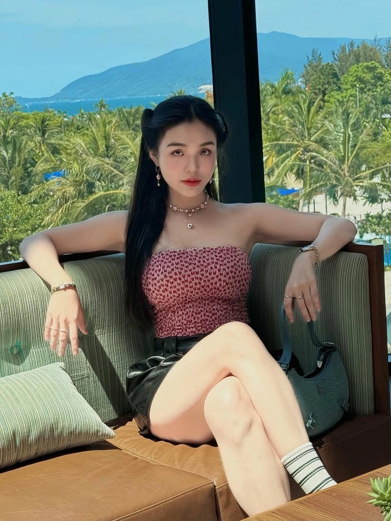 Nhật Hạ diện bikini thể hiện phong thái tự tin