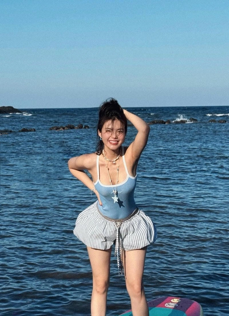 Nhật Hạ trong bikini thể hiện phong thái tự nhiên