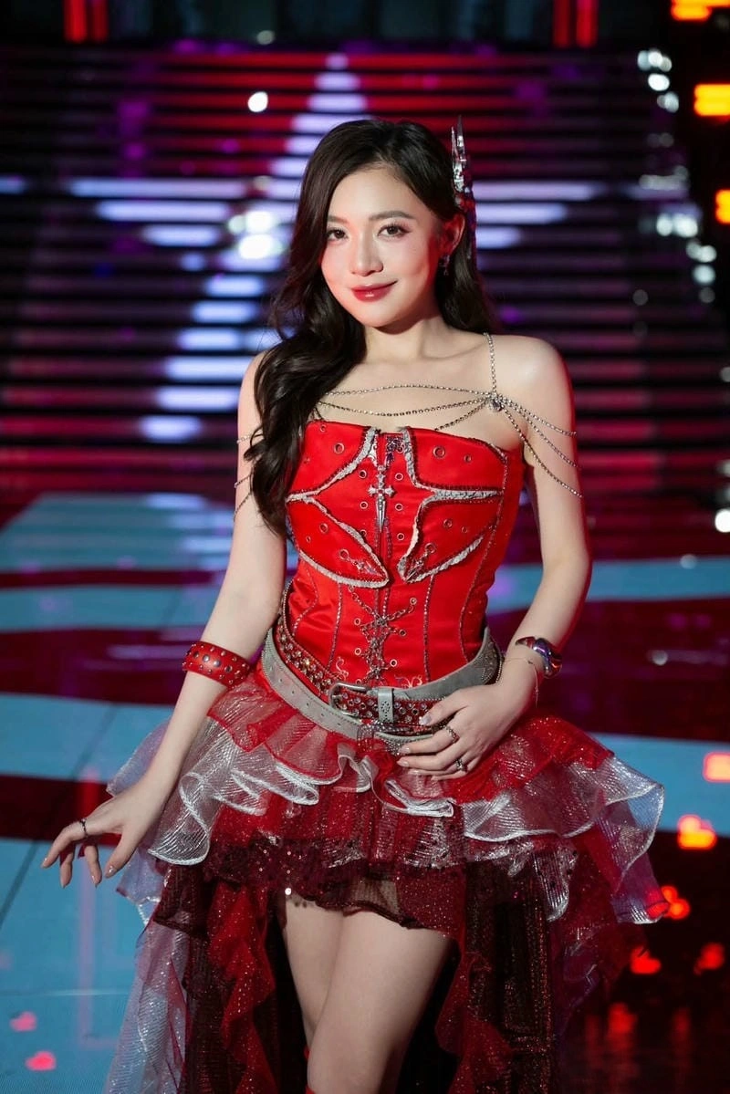 Phương Thảo diện trang phục bikini đầy nét duyên dáng