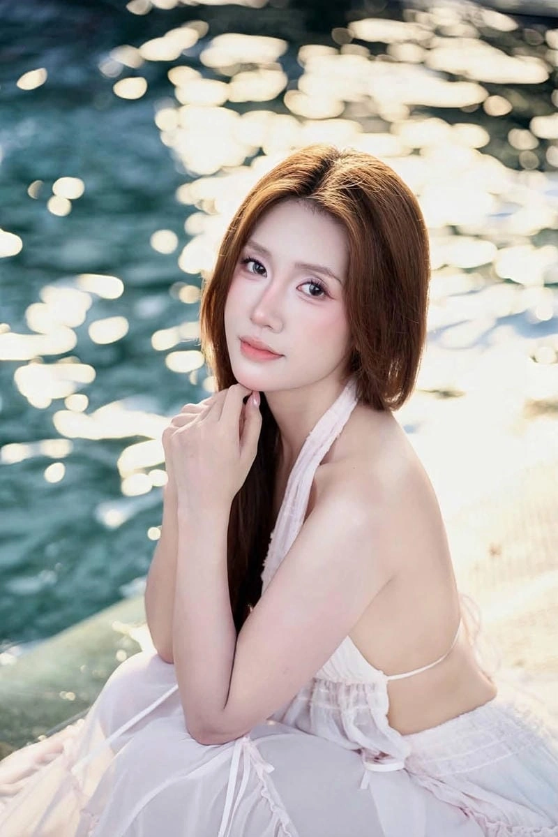 Quỳnh Moon mặc bikini sexy sở hữu thần thái duyên dáng