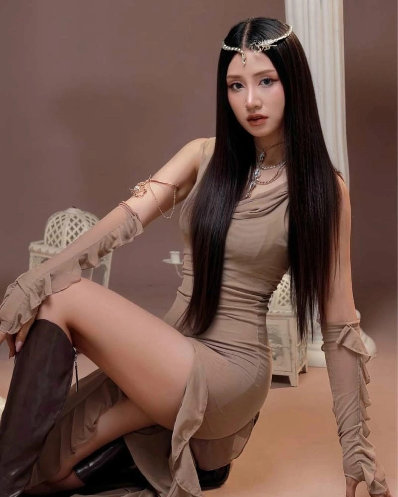 Quỳnh Moon mặc bikini sexy thể hiện diện mạo đầy cuốn hút