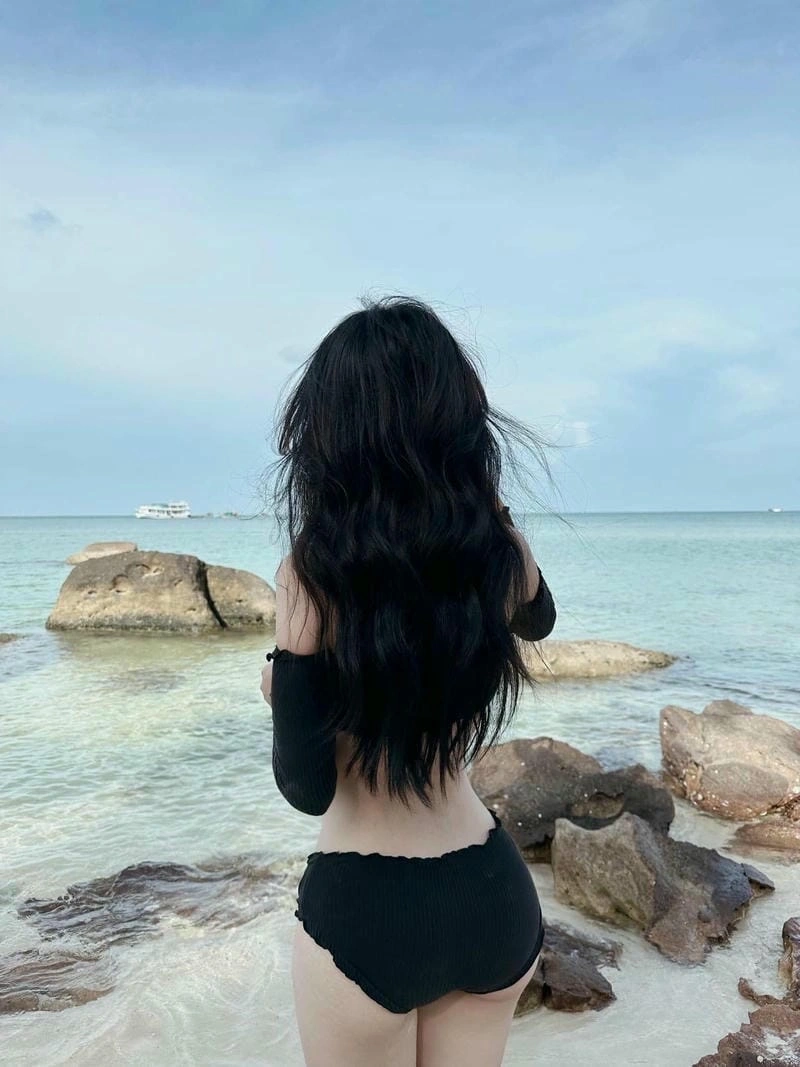 Thảo Lee bikini sexy mang vẻ đẹp thanh tú tự nhiên
