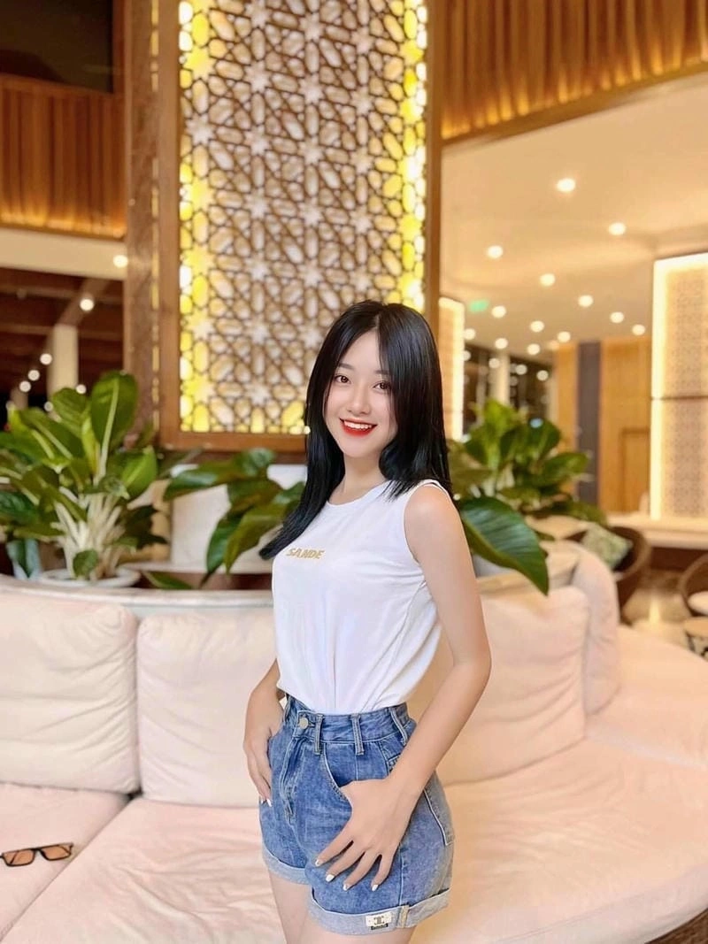 Thảo Lee bikini sexy nổi bật với diện mạo rạng rỡ
