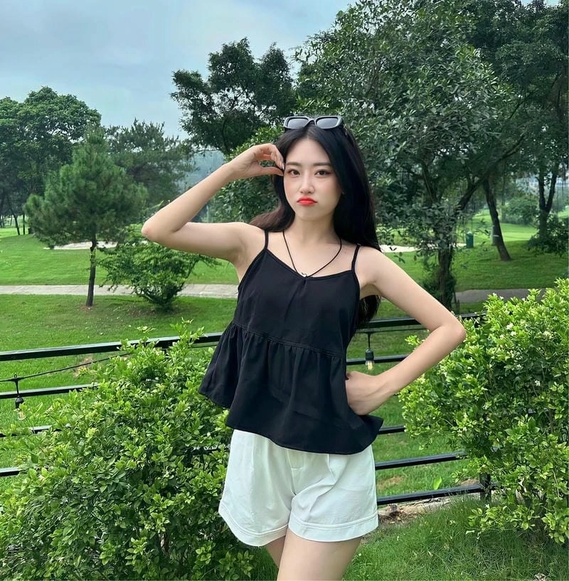Thảo Lee trong bikini thể hiện phong thái thanh lịch