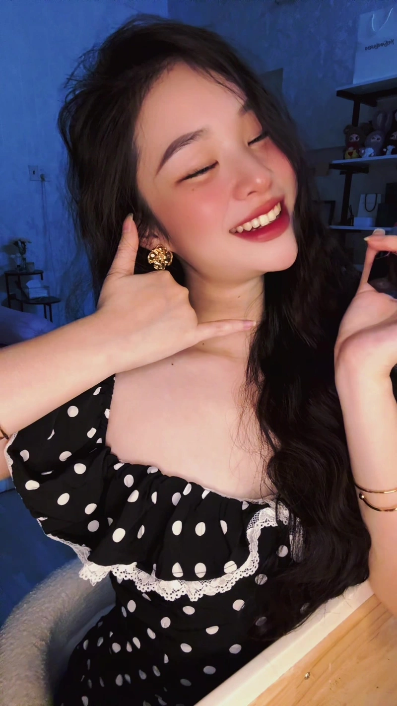 Thuhuongbabyy lột đồ khoe vòng ba siêu phẩm gợi tình