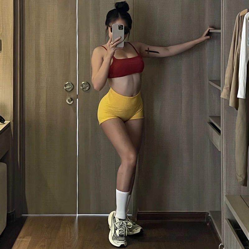 TikToker Dii Dii gymer sexy khoe vòng 3 quyến rũ đầy đặn