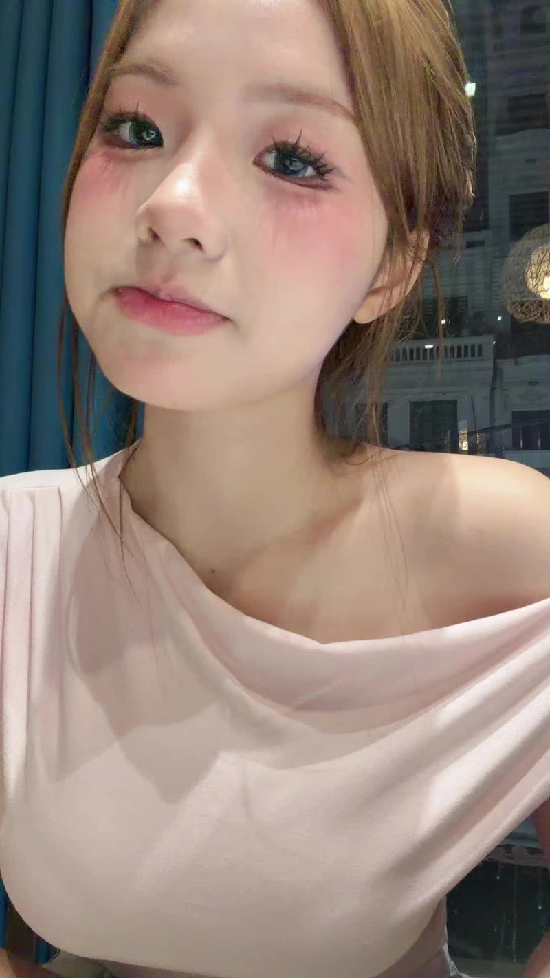 TikToker Lan Xinh Yêu Lanhxinhyeu06 show hàng nude gợi cảm