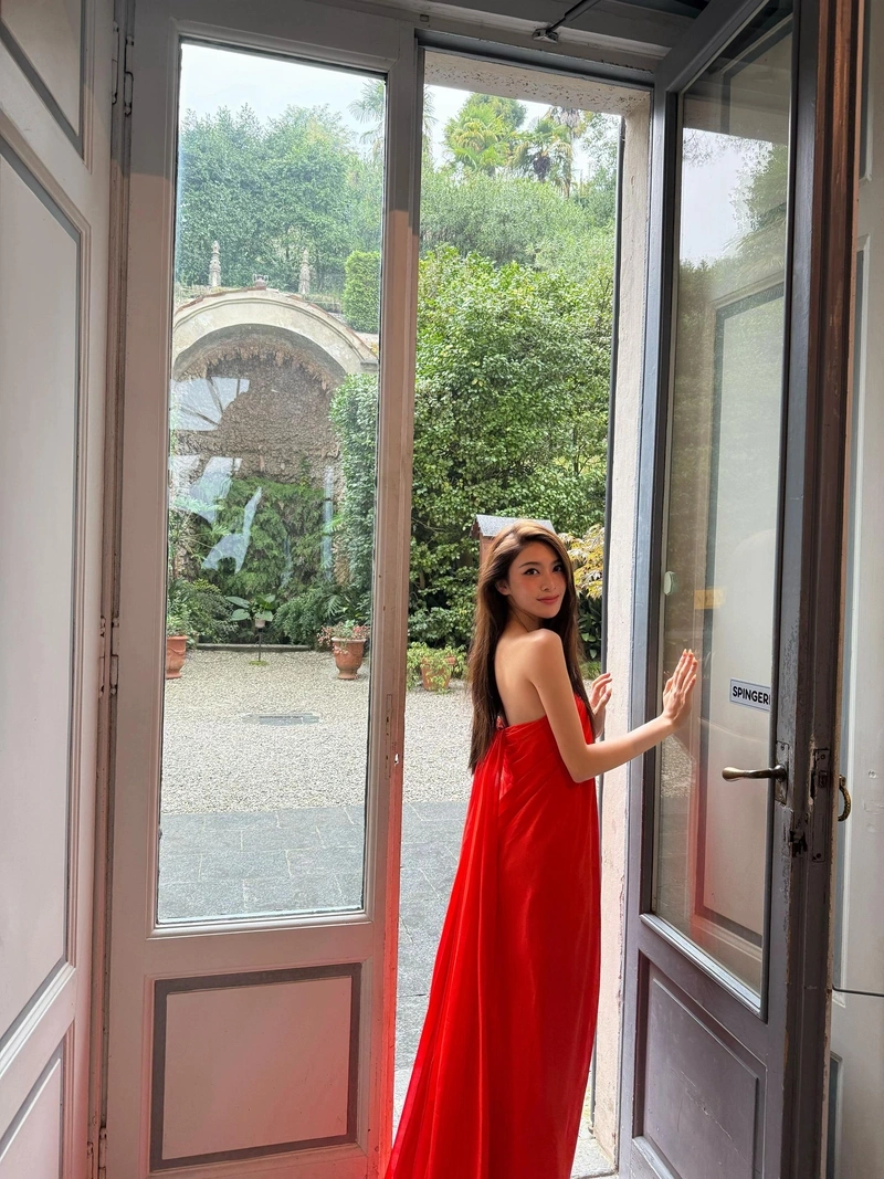 TikToker Linh Trương sexy cởi hết đồ lộ hàng