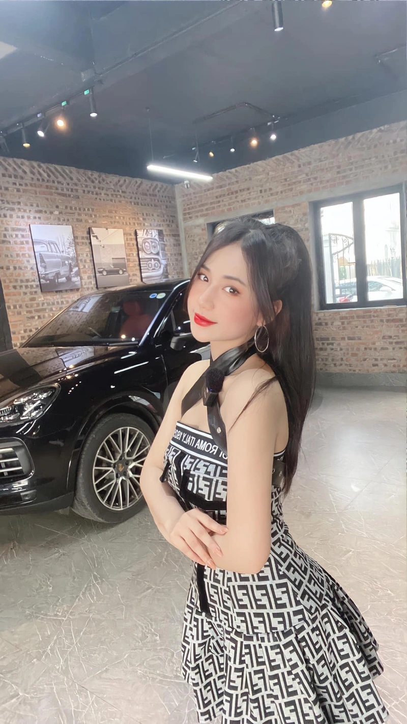 TikToker Như Lê sexy cởi đồ khoe thân hình gợi tình