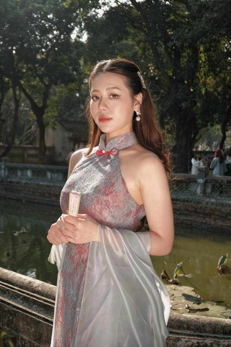 TikToker Quỳnh Mai gợi cảm lộ hàng nóng bỏng