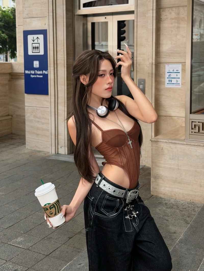Trà Đặng show hàng không che full HD