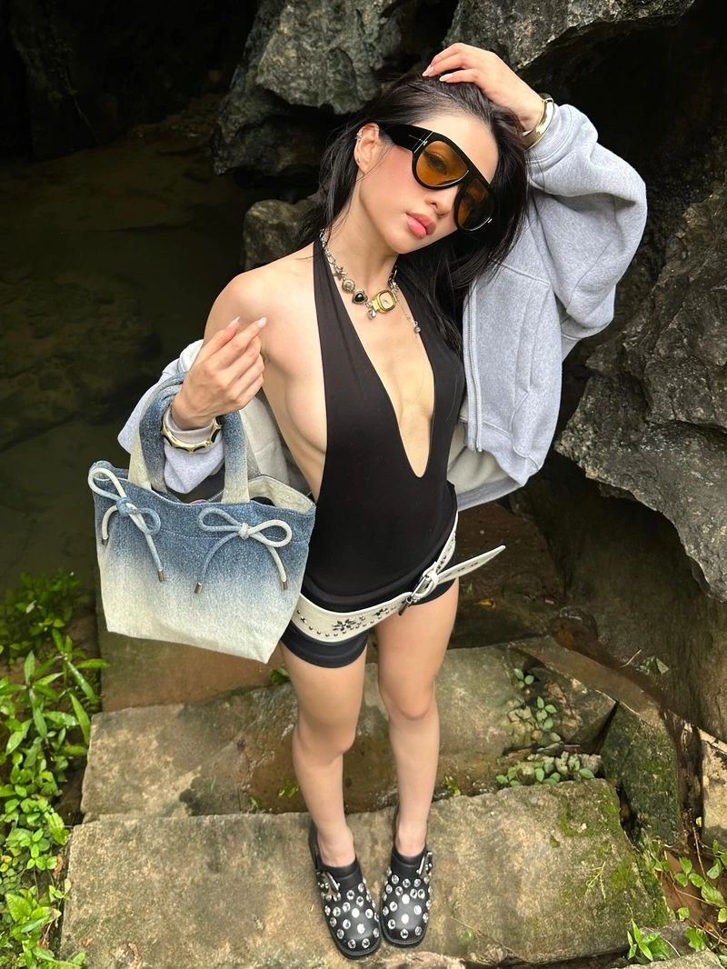 Trần Đoàn Bảo Ngọc sexy vòng một tròn đầy hút hồn