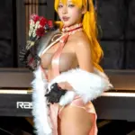 Hình Yuumeilyn cosplay cởi đồ khoe vòng một khủng